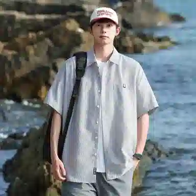 零氏 美式高街复古学院风经典条纹单排扣基础款宽松垂感百搭半袖打底外搭日常通勤出游轻薄透气短袖衬衫 男女同款
