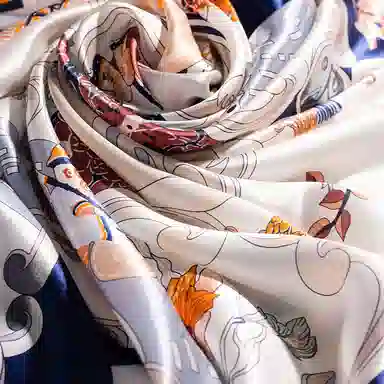 SILKUEEN Silk Scarf