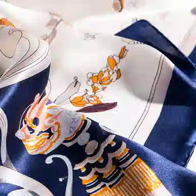 SILKUEEN Silk Scarf