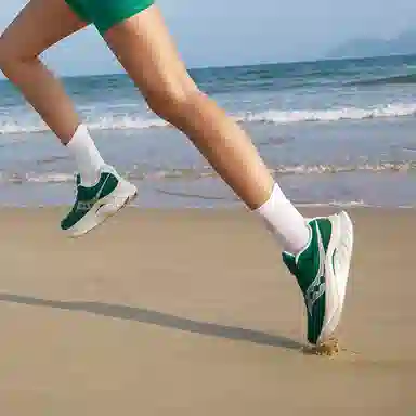 Saucony Endorphin Speed 4 Green White