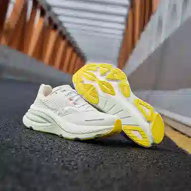 Saucony Hurricane 24 White Silver