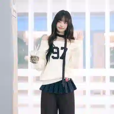 WEEKEND HUB chic2025