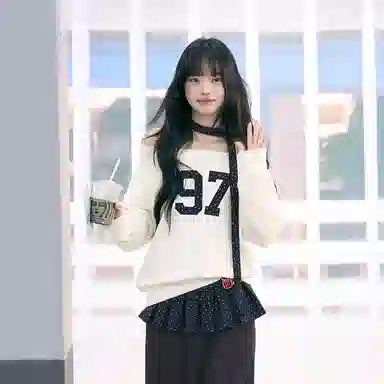 WEEKEND HUB chic2025