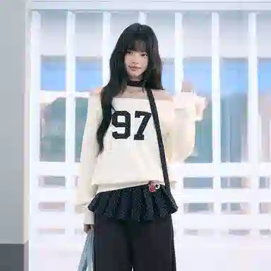 WEEKEND HUB chic2025