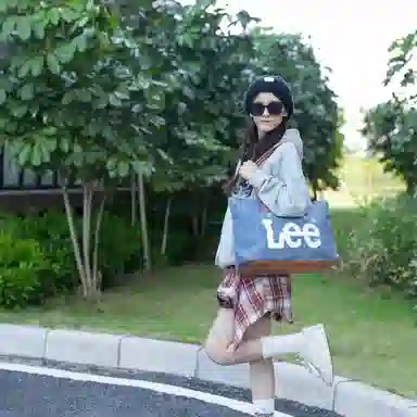 Lee Tote Bag