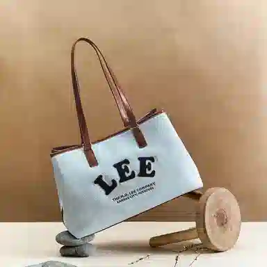 Lee Tote