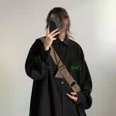 冰飞 美式复古高街时尚个性创意蜡笔手绘字母图案印花宽松休闲翻领长袖衬衣服嘻哈街头无性别主义白色衬衫 男女同款