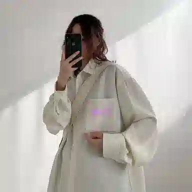 冰飞 美式复古高街时尚个性创意蜡笔手绘字母图案印花宽松休闲翻领长袖衬衣服嘻哈街头无性别主义白色衬衫 男女同款