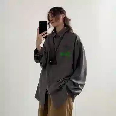 冰飞 美式复古高街时尚个性创意蜡笔手绘字母图案印花宽松休闲翻领长袖衬衣服嘻哈街头无性别主义白色衬衫 男女同款