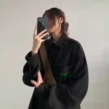 冰飞 美式复古高街时尚个性创意蜡笔手绘字母图案印花宽松休闲翻领长袖衬衣服嘻哈街头无性别主义白色衬衫 男女同款