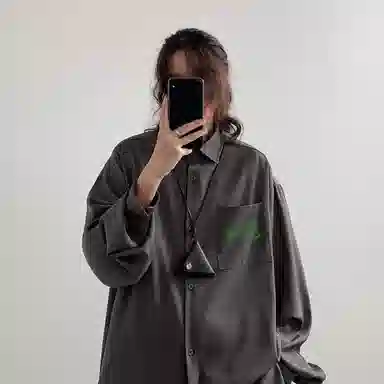 冰飞 美式复古高街时尚个性创意蜡笔手绘字母图案印花宽松休闲翻领长袖衬衣服嘻哈街头无性别主义白色衬衫 男女同款