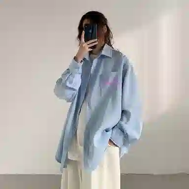 冰飞 美式复古高街时尚个性创意蜡笔手绘字母图案印花宽松休闲翻领长袖衬衣服嘻哈街头无性别主义白色衬衫 男女同款
