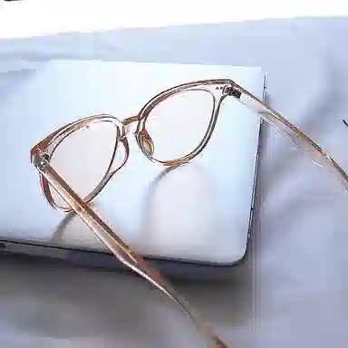 Pair Ponyo Sunglasses