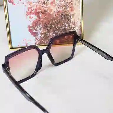 Pair Ponyo Fashion Square Sunglasses