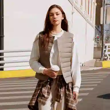 坦博尔 轻薄保暖修身纯色圆领百搭马甲羽绒服 女款