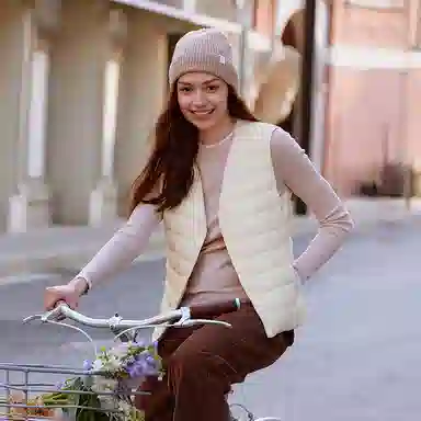 坦博尔 轻薄保暖修身纯色圆领百搭马甲羽绒服 女款