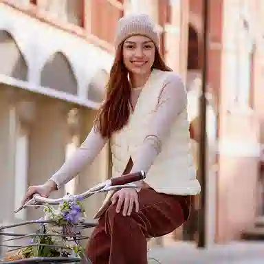 坦博尔 轻薄保暖修身纯色圆领百搭马甲羽绒服 女款