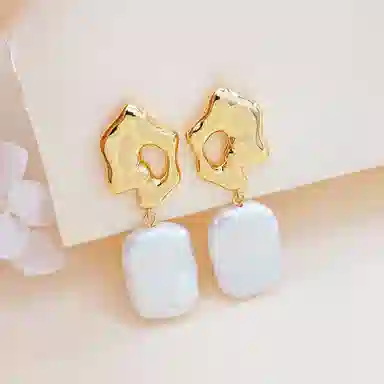 925