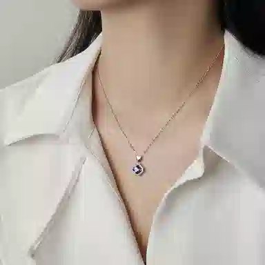 925