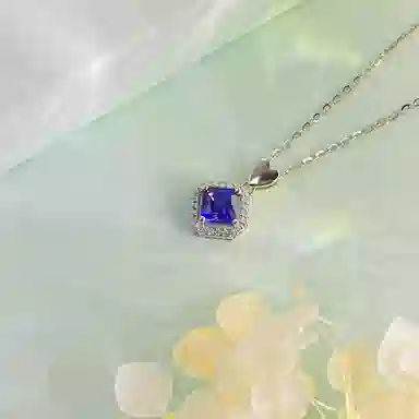 925