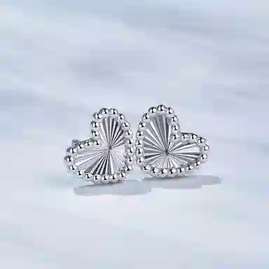 弗风树 轻奢小巧精致爱心 铂金 耳钉 女款