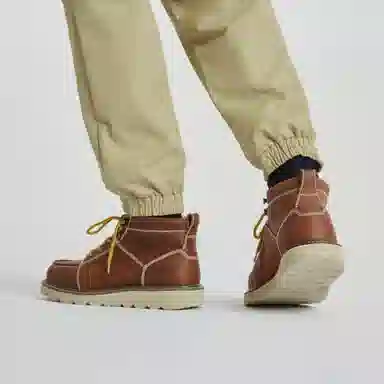 CAT Tradesman Mid B4C