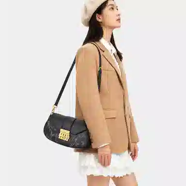 ROBERTA DI CAMERINO R