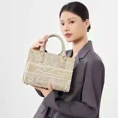 ROBERTA DI CAMERINO Tote