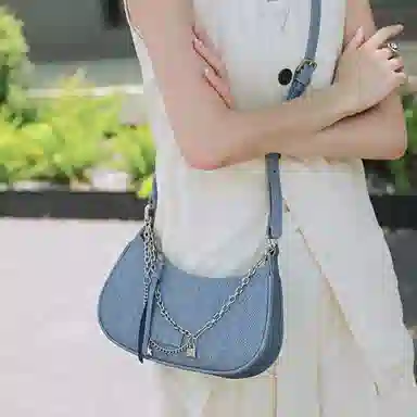 ROBERTA DI CAMERINO Y2k