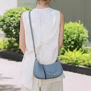 ROBERTA DI CAMERINO Y2k