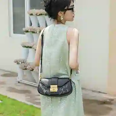 ROBERTA DI CAMERINO R