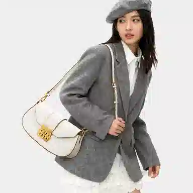 ROBERTA DI CAMERINO R