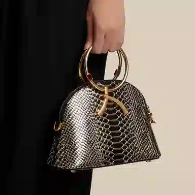 ROBERTA DI CAMERINO R