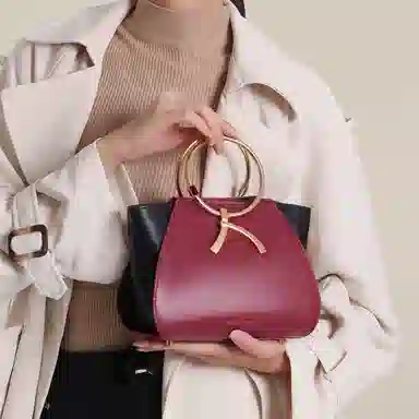 ROBERTA DI CAMERINO R