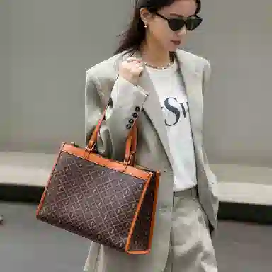 ROBERTA DI CAMERINO logo PVC Tote