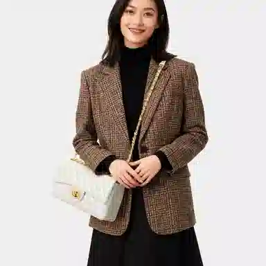 ROBERTA DI CAMERINO R