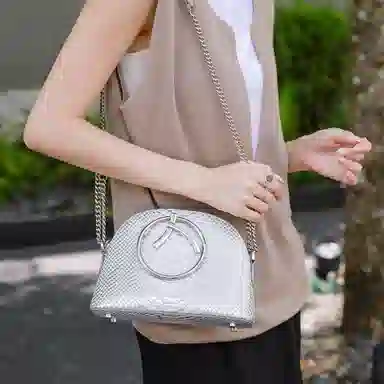 ROBERTA DI CAMERINO R