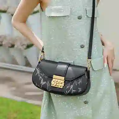 ROBERTA DI CAMERINO R