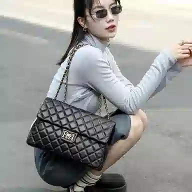 ROBERTA DI CAMERINO R