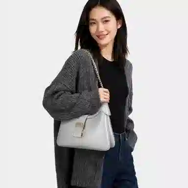 ROBERTA DI CAMERINO ins