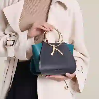 ROBERTA DI CAMERINO R