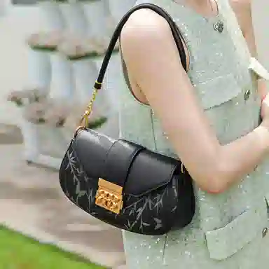 ROBERTA DI CAMERINO R