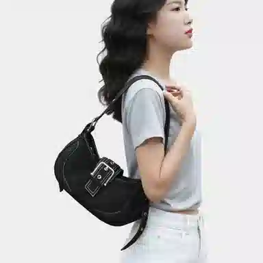 ROBERTA DI CAMERINO Y2K