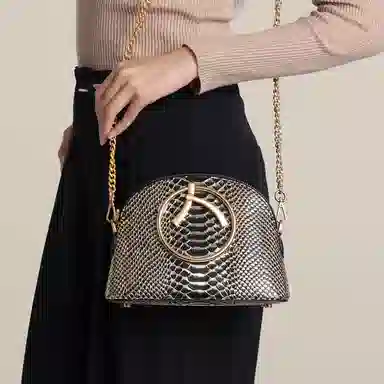 ROBERTA DI CAMERINO R