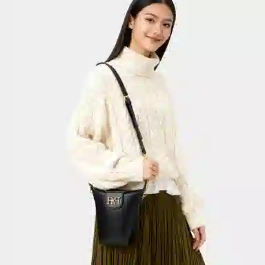 ROBERTA DI CAMERINO R