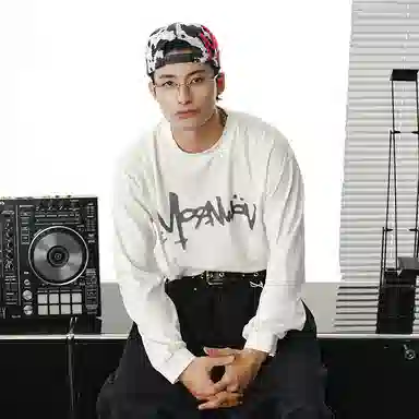 MOONWAV logoT