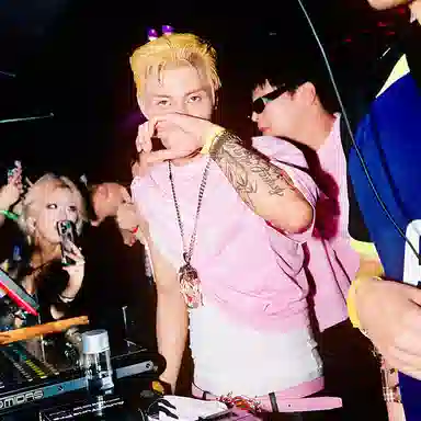 MOONWAV mama Im backT