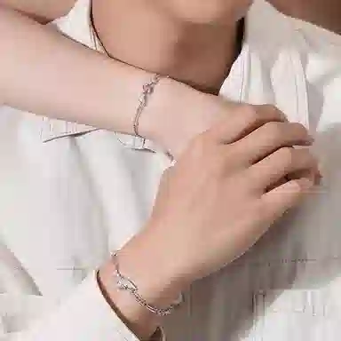 925