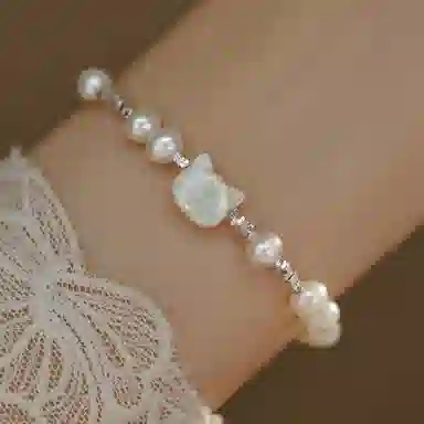 XHS Pearl Cat Bracelet