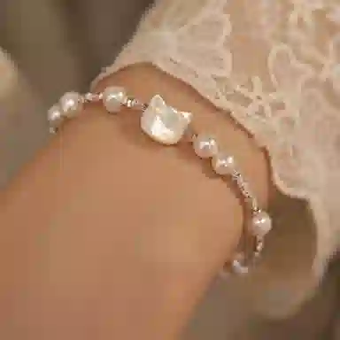 XHS Pearl Cat Bracelet
